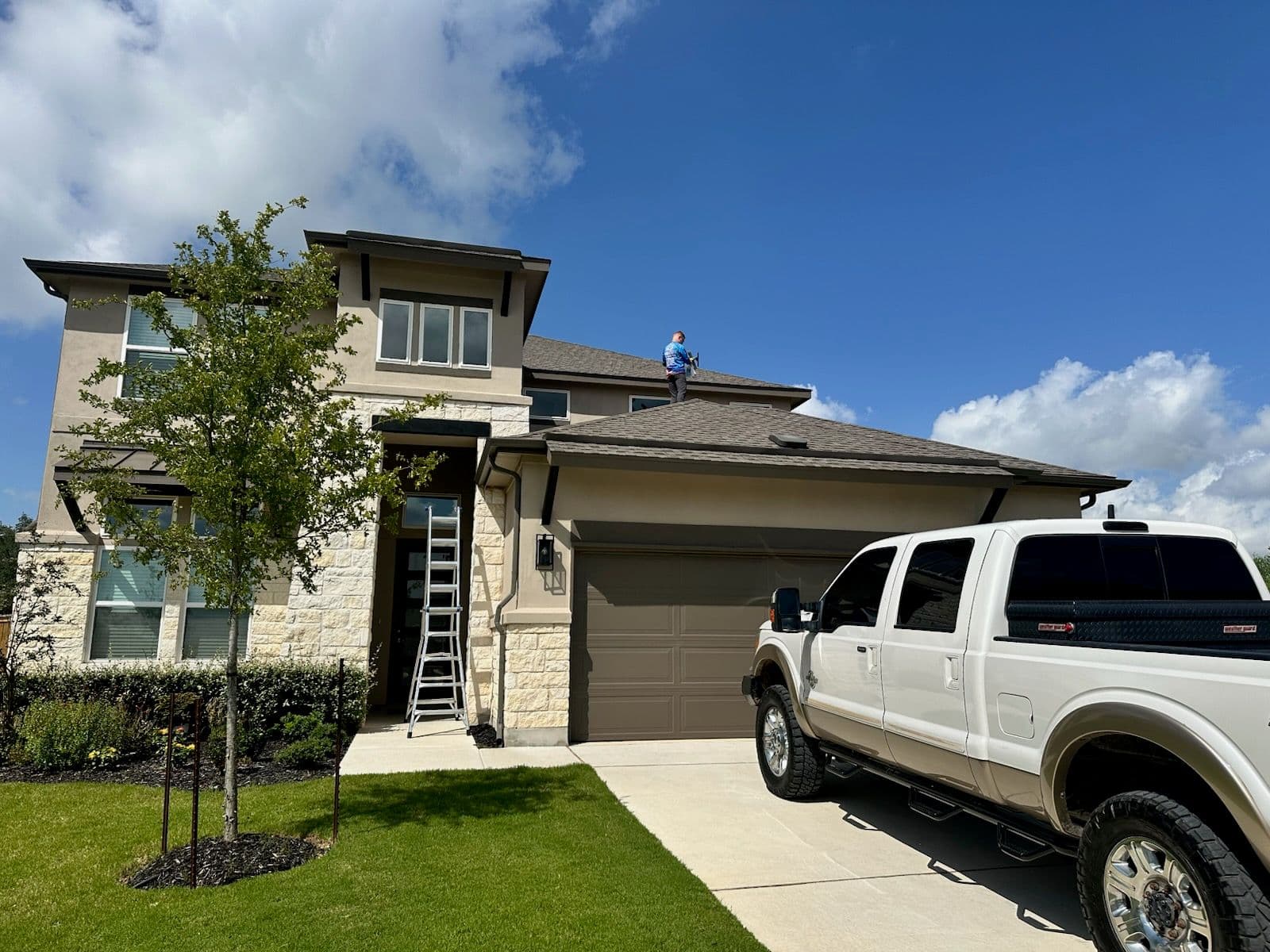 Expert Roof Washing in Cibolo TX image